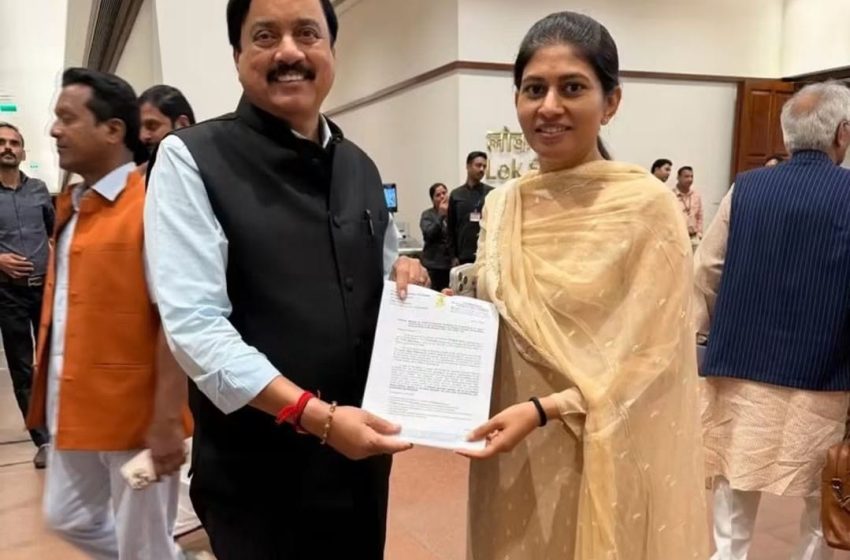  सांसद सुनील तटकरे ने रायगढ़ में खेल अधोसंरचना के विकास के लिए ‘खेलो इंडिया’ योजना से सहायता की मांग की