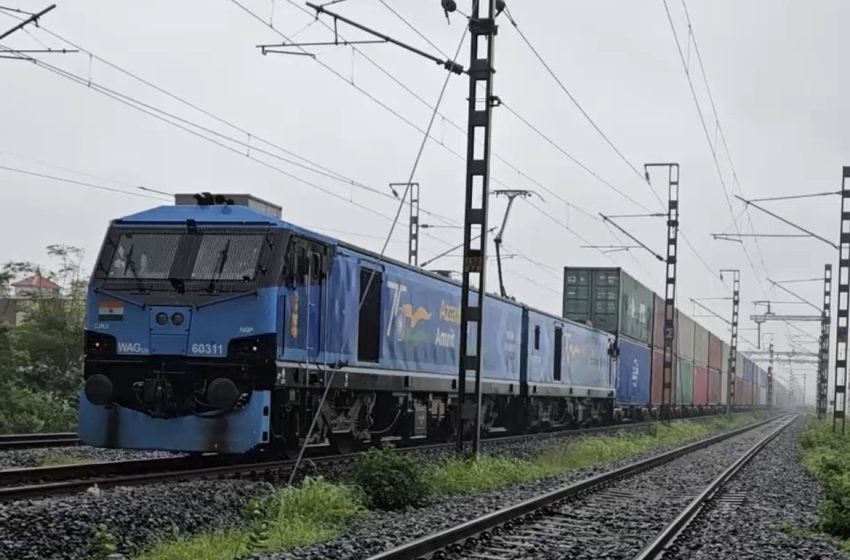  भारतीय रेलवे ने जेएनपीटी मुंबई से पहली डबल-स्टैक लॉन्ग-हॉल कंटेनर ट्रेन चलाई