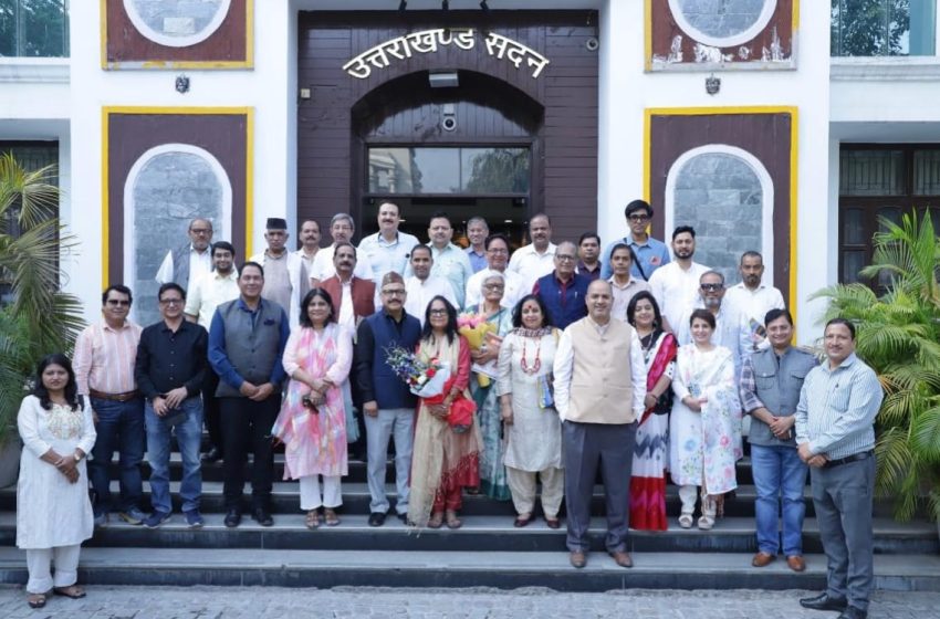  उत्तराखंड आंचलिक बोली-भाषा की फिल्मों को राष्ट्रीय और अंतरराष्ट्रीय फलक पर पहचान दिलवाने वाले संजय जोशी के सम्मान में आयोजित हुई परिचर्चा
